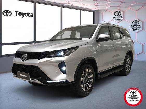 TOYOTA HILUX SW4 2.8 D-4D TURBO DIESEL SRX PLATINUM 7L 4X4 AUTOMÁTICO